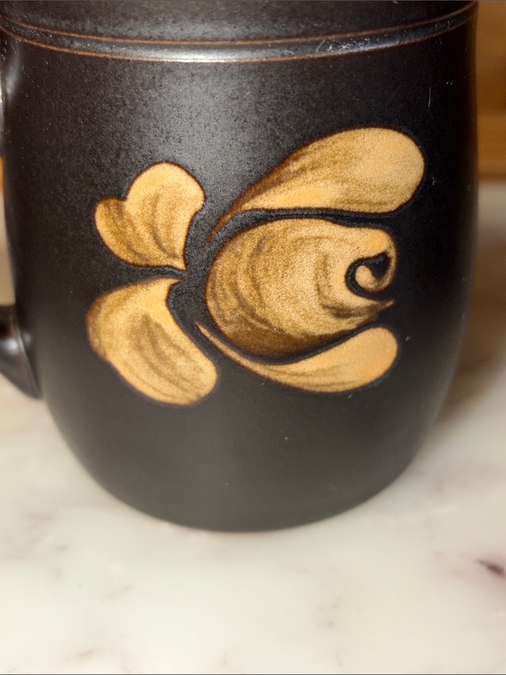 Denby Bakewell Black Ceramic Mug with Gold Floral Motif - Set of 2 - Picture 3 of 7